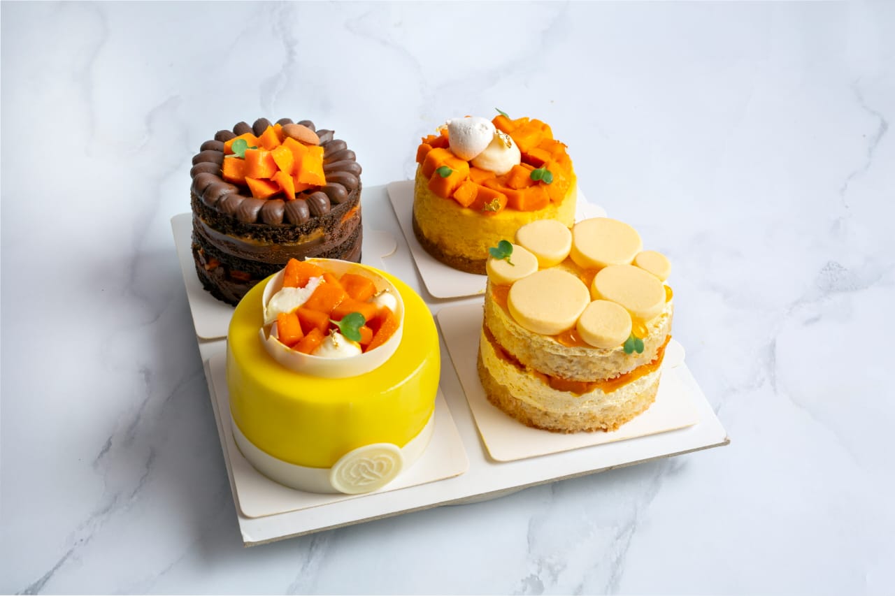 Assorted Box of 4 Mini Cakes : Mango Special